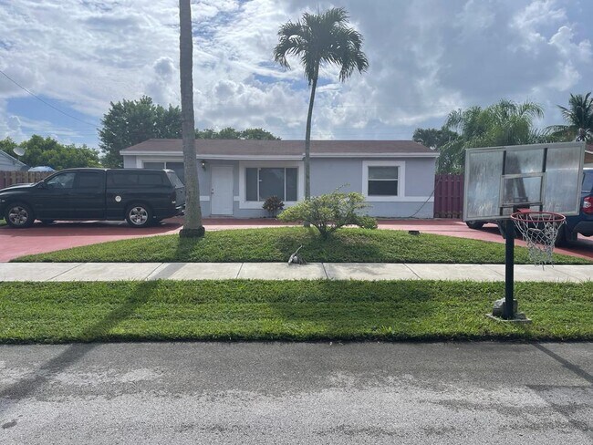 Building Photo - 1730 SW 64th Terrace