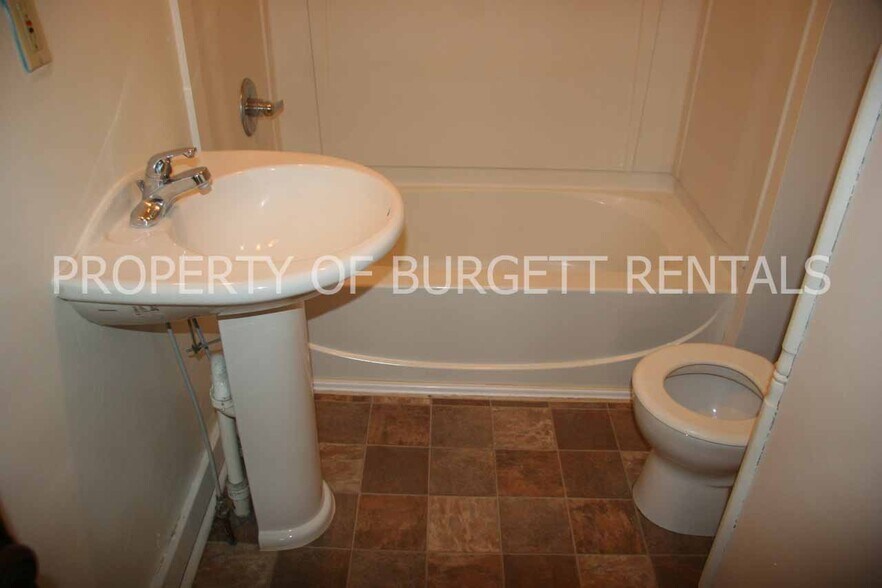 Building Photo - 246 Marsteller St