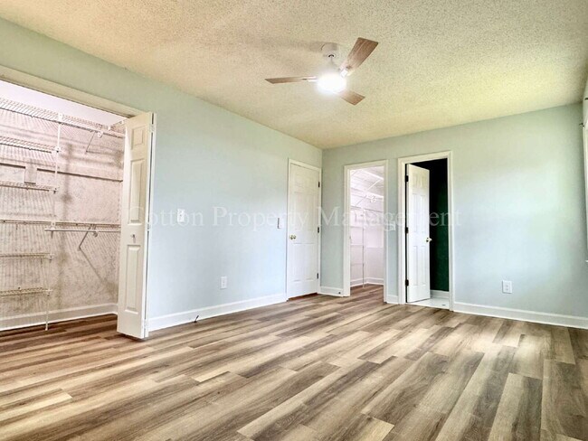 Building Photo - 307 Abbey Ln