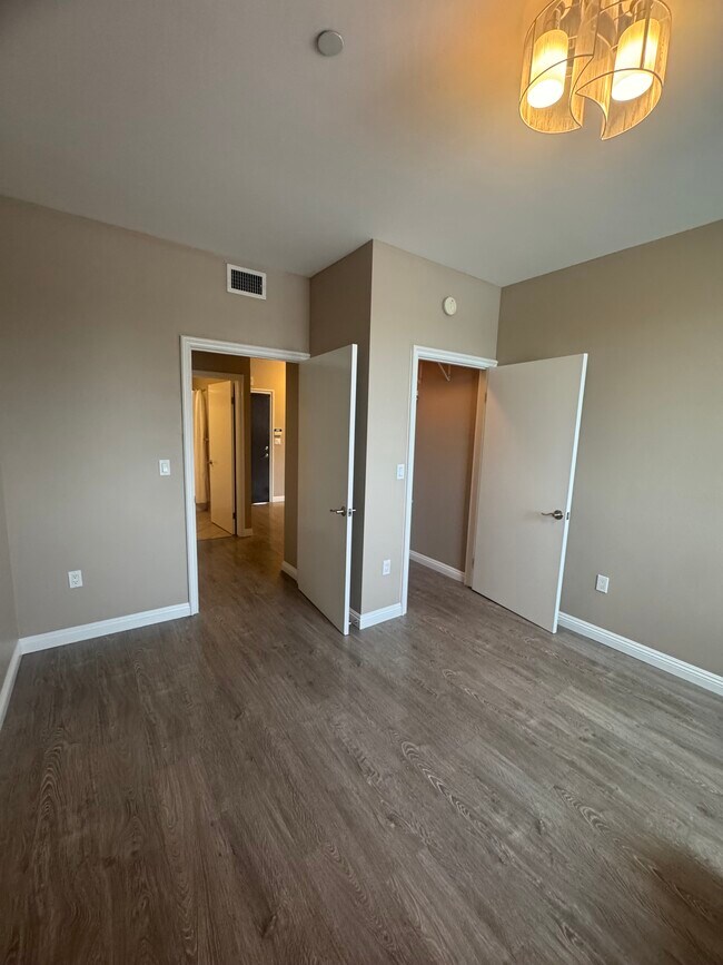 Building Photo - 13951 Sherman Way