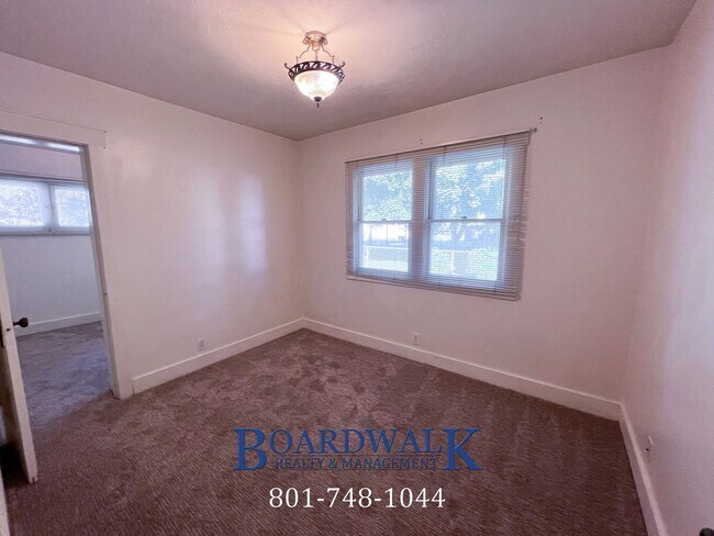 Building Photo - 2247 E Lambourne Ave