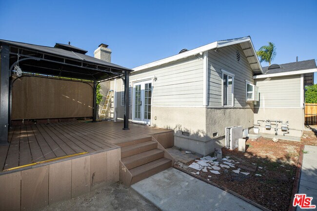 Building Photo - 4216 W Victory Blvd