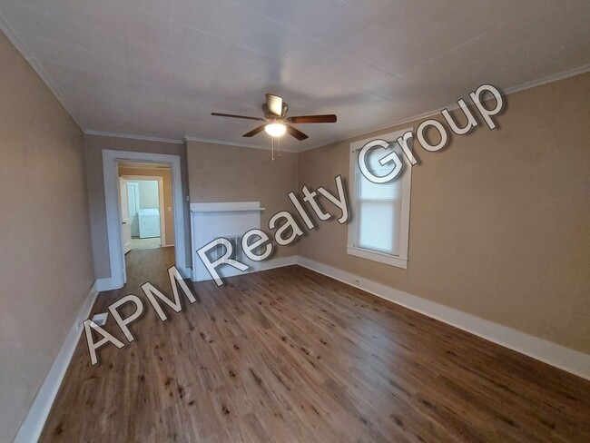 Building Photo - Updated one bedroom duplex