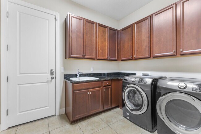 Building Photo - 4622 Benito Ct