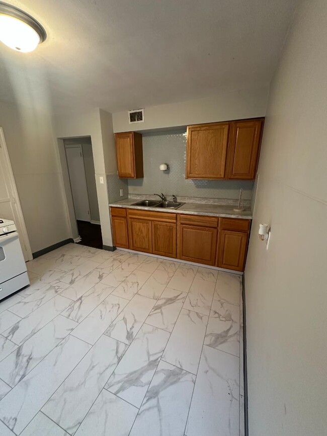 Building Photo - 801 E McCarty St
