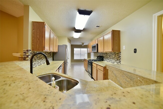 Building Photo - 4611 Kimball Dr