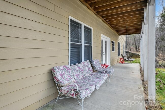 Building Photo - 24 Lamplighter Ln
