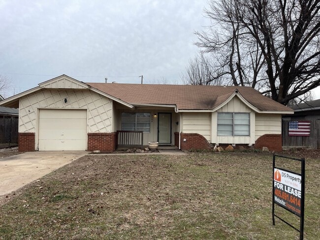 Primary Photo - Cutest 3 bed 1.5 bath in Bethany!