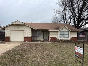 Building Photo - Cutest 3 bed 1.5 bath in Bethany!