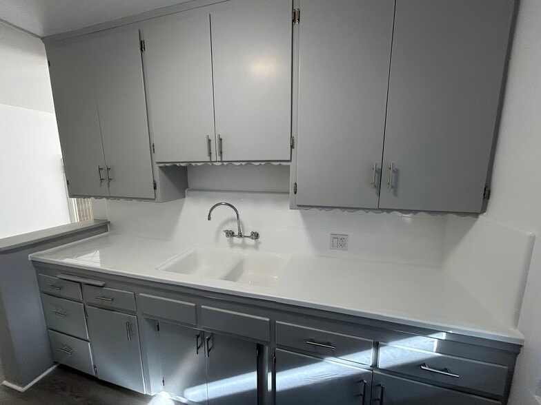 Building Photo - 1010 N Stanley Ave