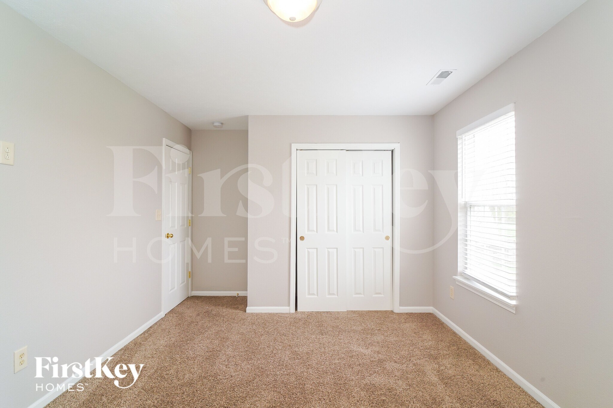 Building Photo - 5921 Sable Dr