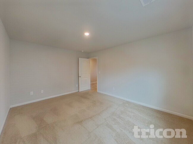 Building Photo - 927 Equine Dr