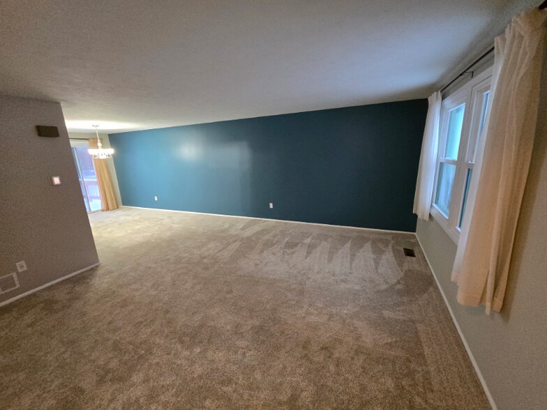 Building Photo - 3842 Farmbrook Dr