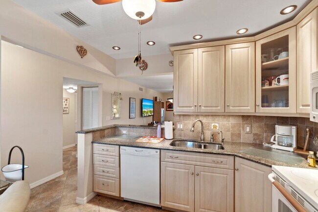 Building Photo - 2615 NE 1st Ct