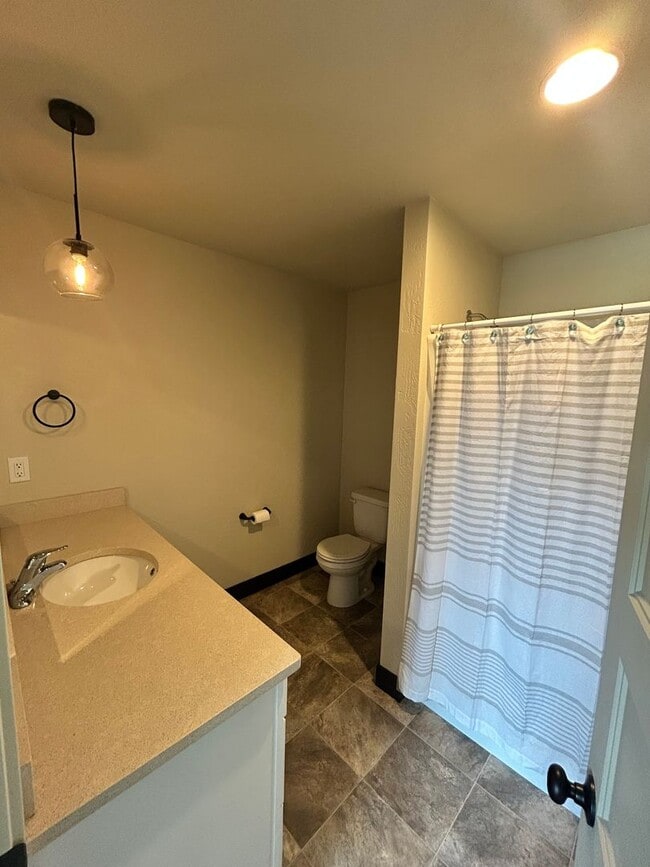 Building Photo - 3 Bed / 2.5 Bath Townhouse with Fenced Yard – Great Kalispell Location!