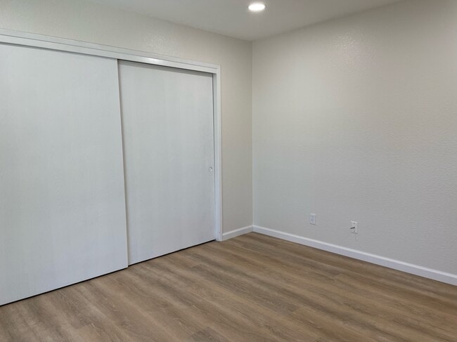 Building Photo - 1705 Darby Ln