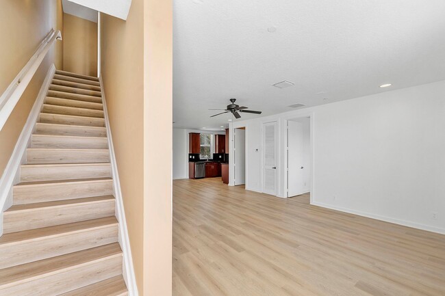 Building Photo - LARGE 3-bed, 3-bath townhome with 2-car ga...