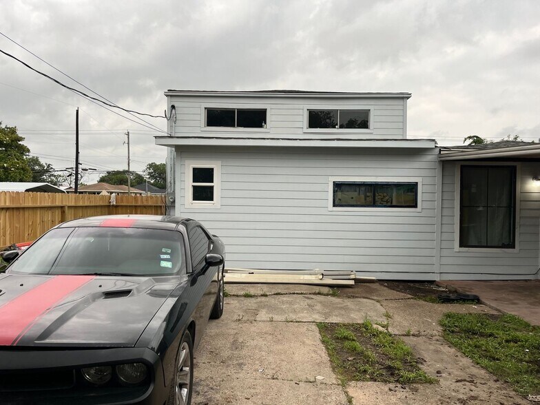 Building Photo - 2102 Jones Rd