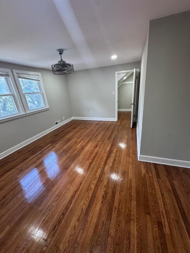 Building Photo - 4502 Elmwood Rd