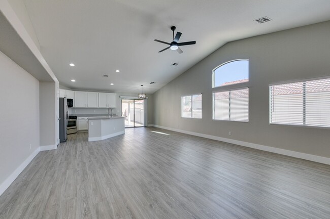 Building Photo - REMODELED 5 BEDROOM HOME IN NORTH LAS VEGAS