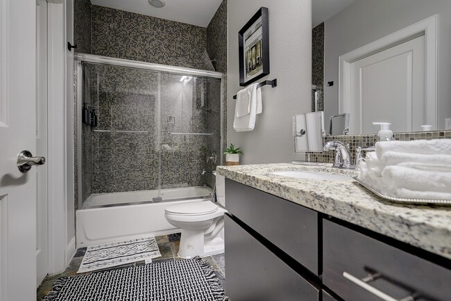 Building Photo - 1206 Cushing St