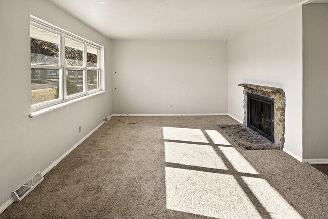 Building Photo - 10 Ridgelawn Ct