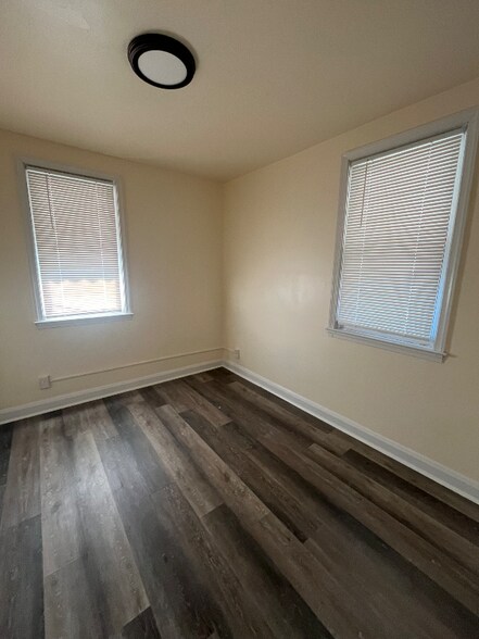 Building Photo - 2102 Parksley Ave