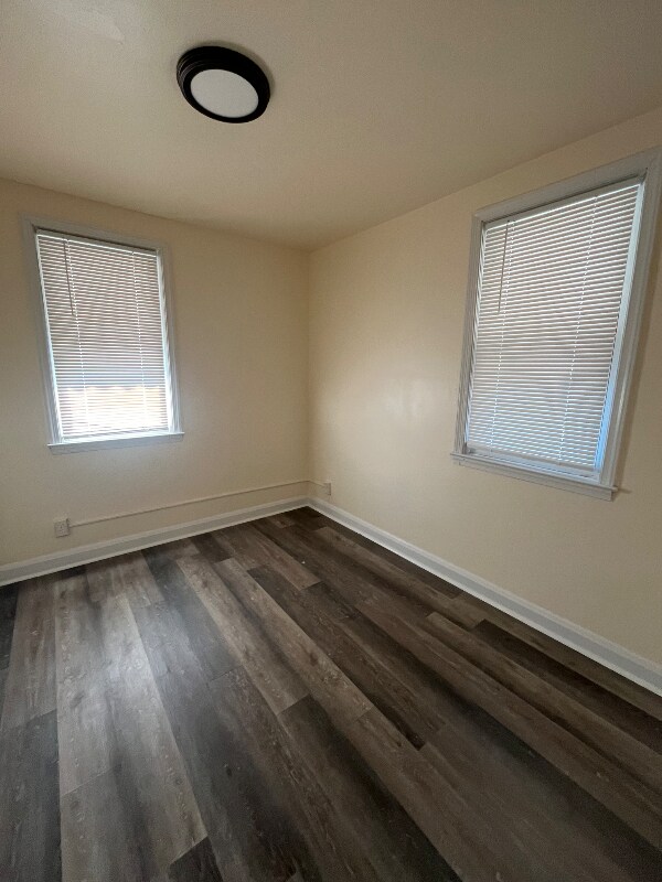 Building Photo - 2102 Parksley Ave