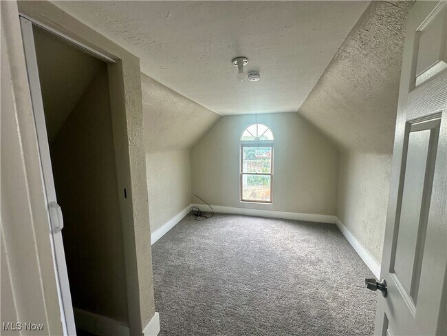 Building Photo - 555 Lumiere St