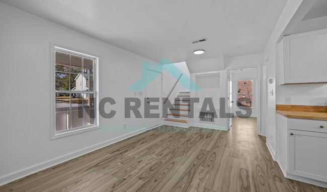 Building Photo - 607 Roosevelt Ave