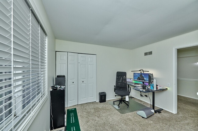 Building Photo - 1066 Florimond Dr