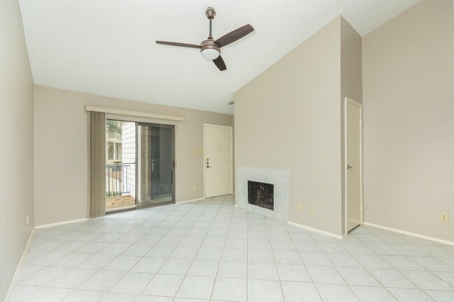 Building Photo - 7128 N Holiday Dr