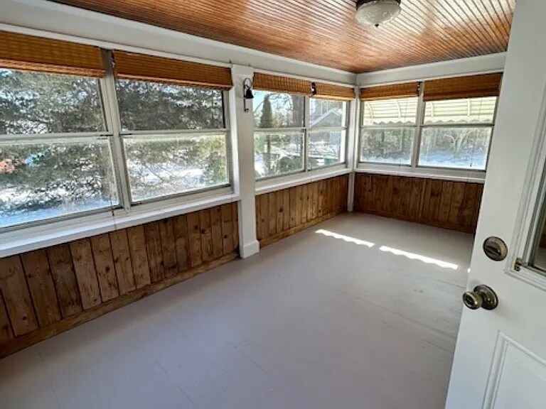 Building Photo - 5 Pine St