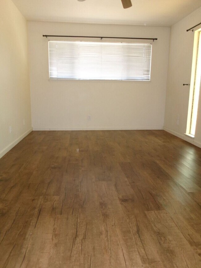Building Photo - 9685-9687 Lake Natoma Dr