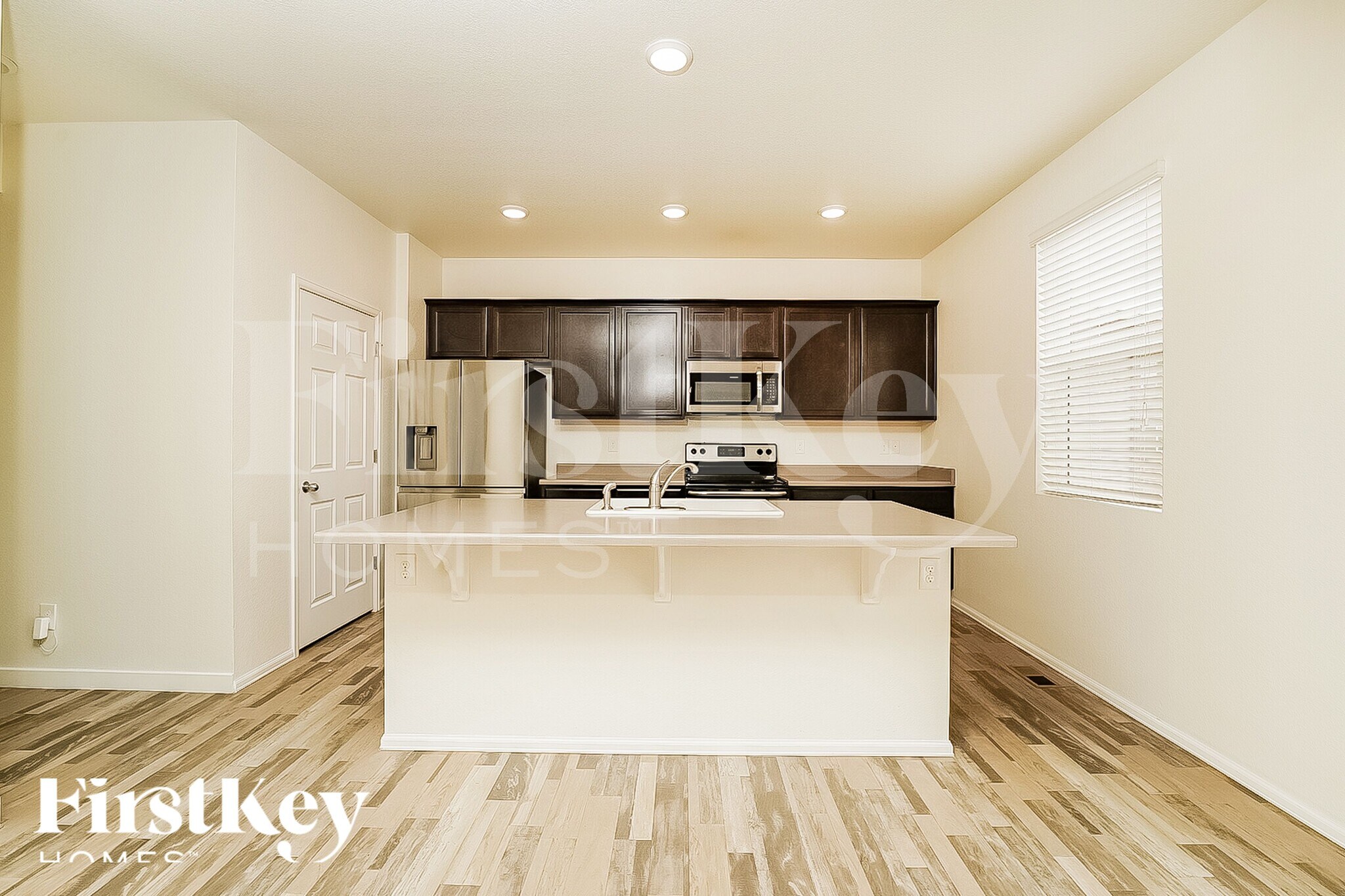 Building Photo - 816 Draw St