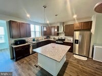 Building Photo - 608 Cherryview Dr