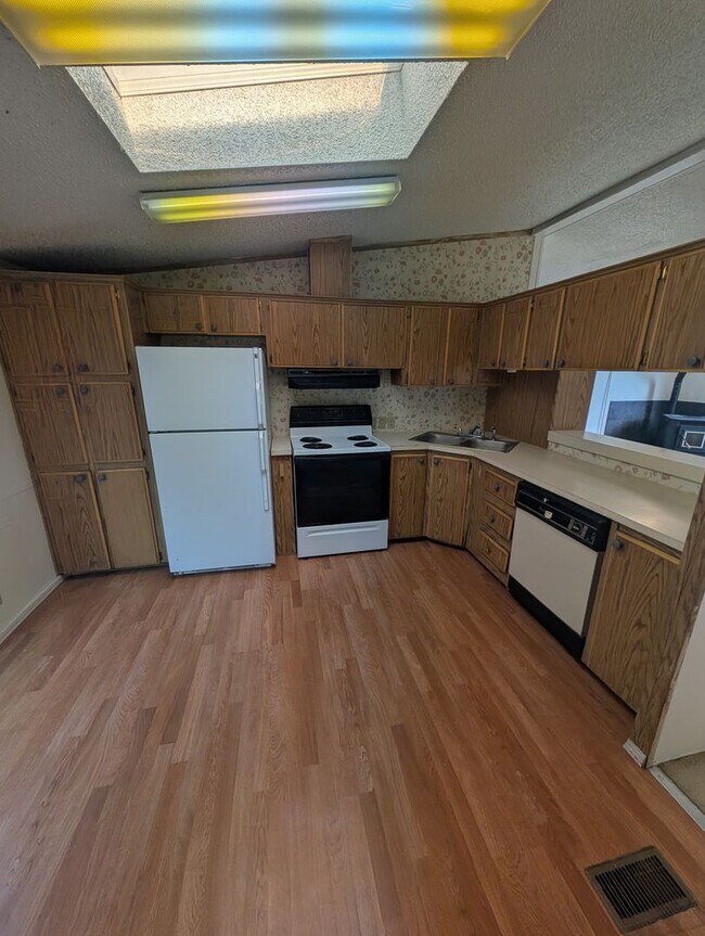 Building Photo - 3 Bedroom 2 Bath House