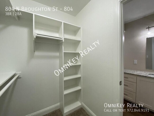 Building Photo - 804 N Broughton St