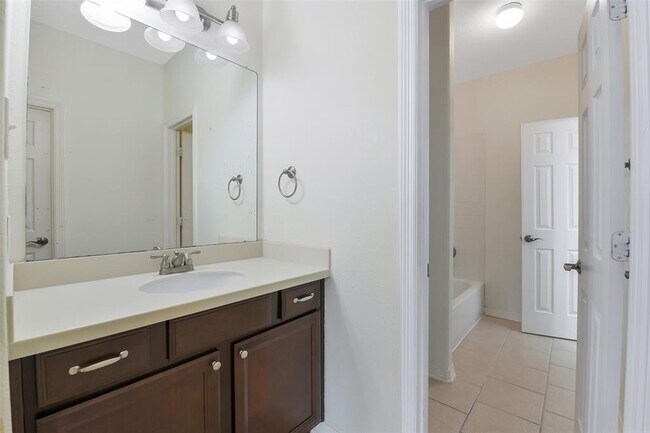 Building Photo - 20419 Windrose Bend Dr