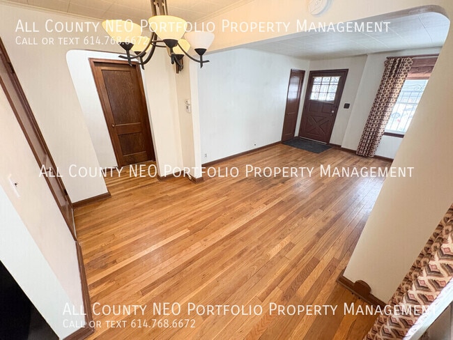 Building Photo - 1463 E Whittier St