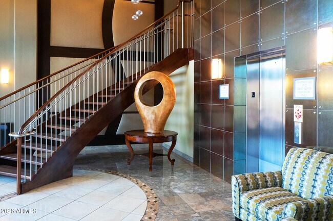 Building Photo - 945 E Playa Del Norte Dr