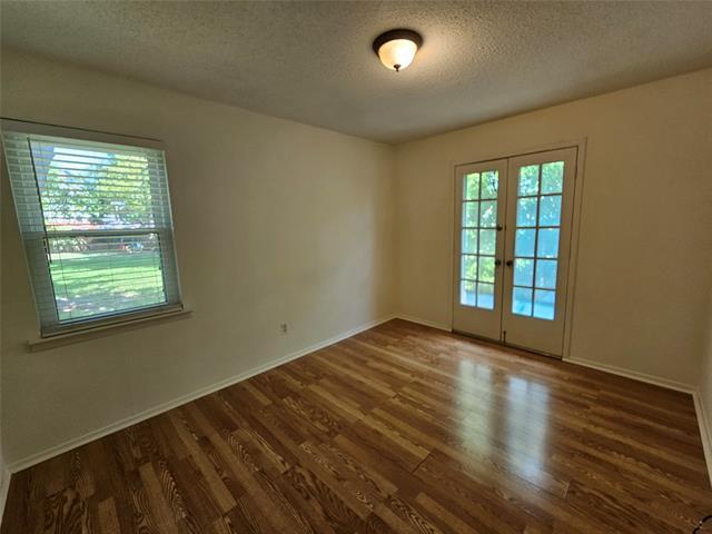 Building Photo - 10377 Country Club Dr