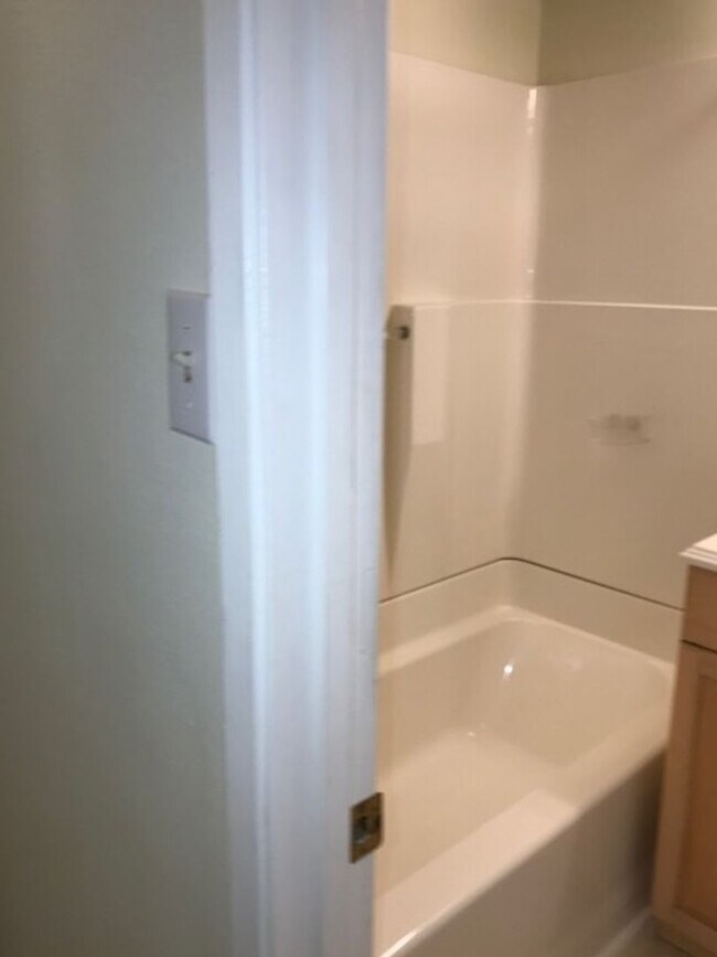 Building Photo - 1151804