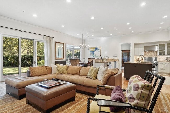 Building Photo - 10 Idlewood Rd