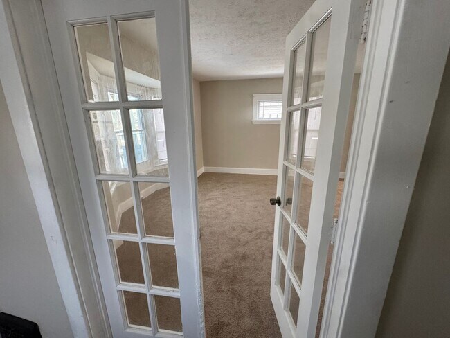 Building Photo - Comfort Meets Convenience: Beautiful 3-Bedroom Single-Family Home  Family-Friendly