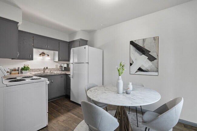 Building Photo - Large second floor one bedroom available J...