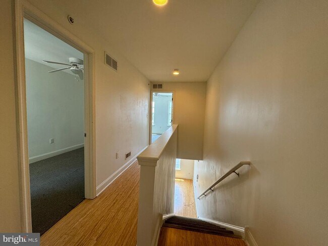 Building Photo - 1131 W Nevada St