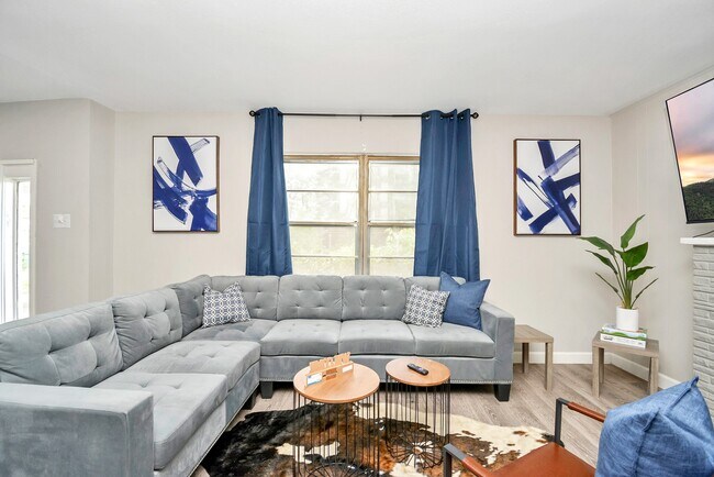 Building Photo - 4710 Paradise Ln