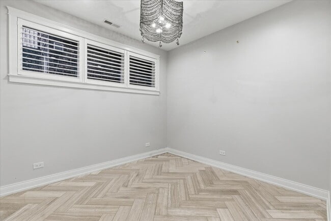Building Photo - 850 W Lill Ave