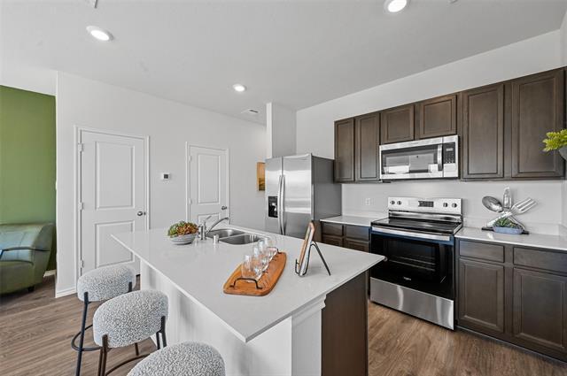Building Photo - 204 Tall Cedar Wy